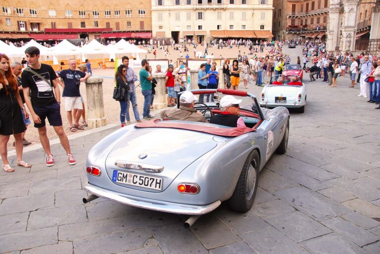 BMW 507 leaving Siena's Piazza del Campo during the Gran Premio Nuvolari.