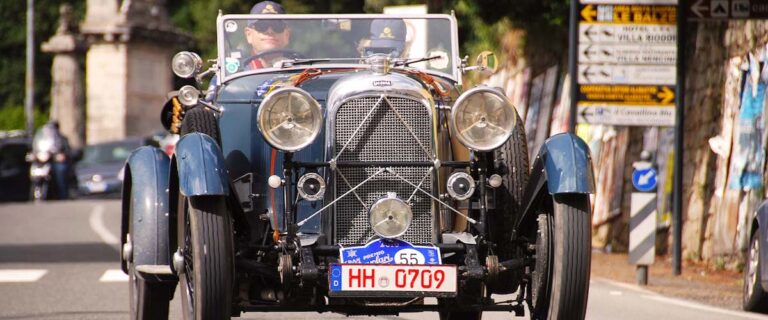 Pre-war convertible driving on an Italian country road during the Gran Premio Nuvolari.